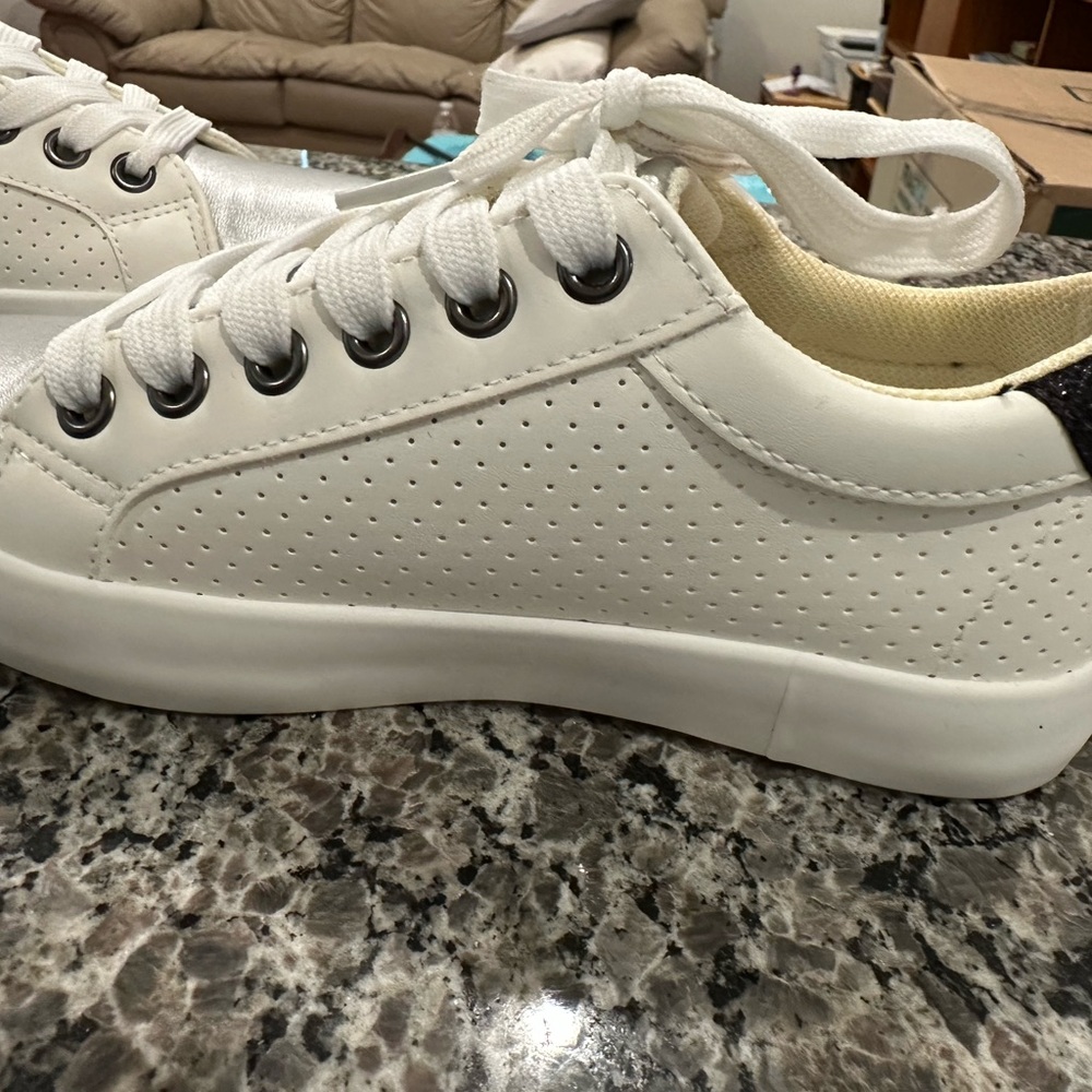 EUC FabKids White Sneakers with sequin Black Star - Picture 7 of 13